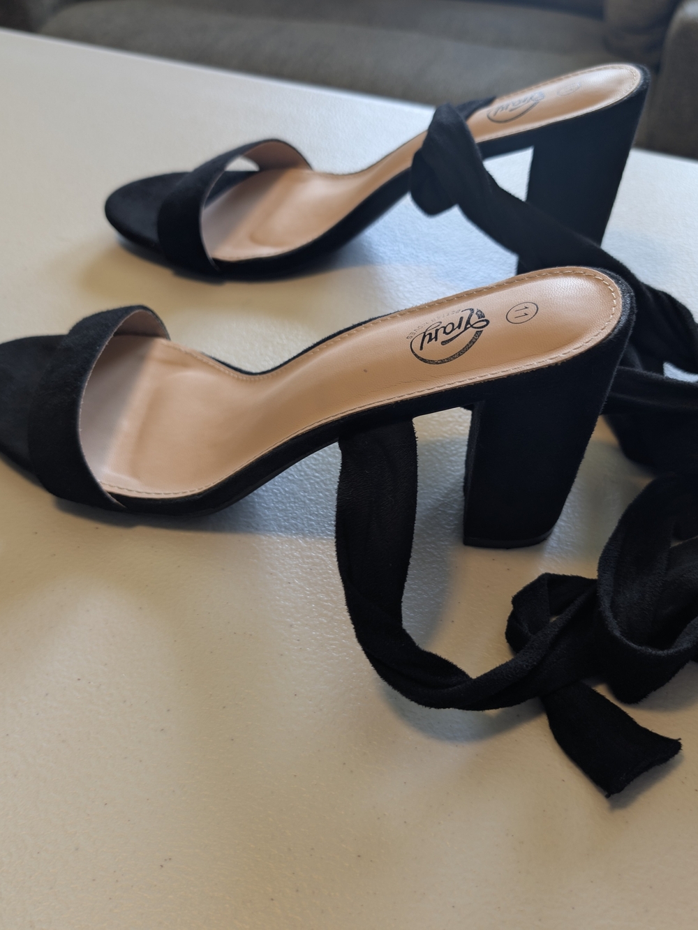 Trary Black Crisscross Velvet Lace-Up Block Chunky Heel Sandals Size 11
